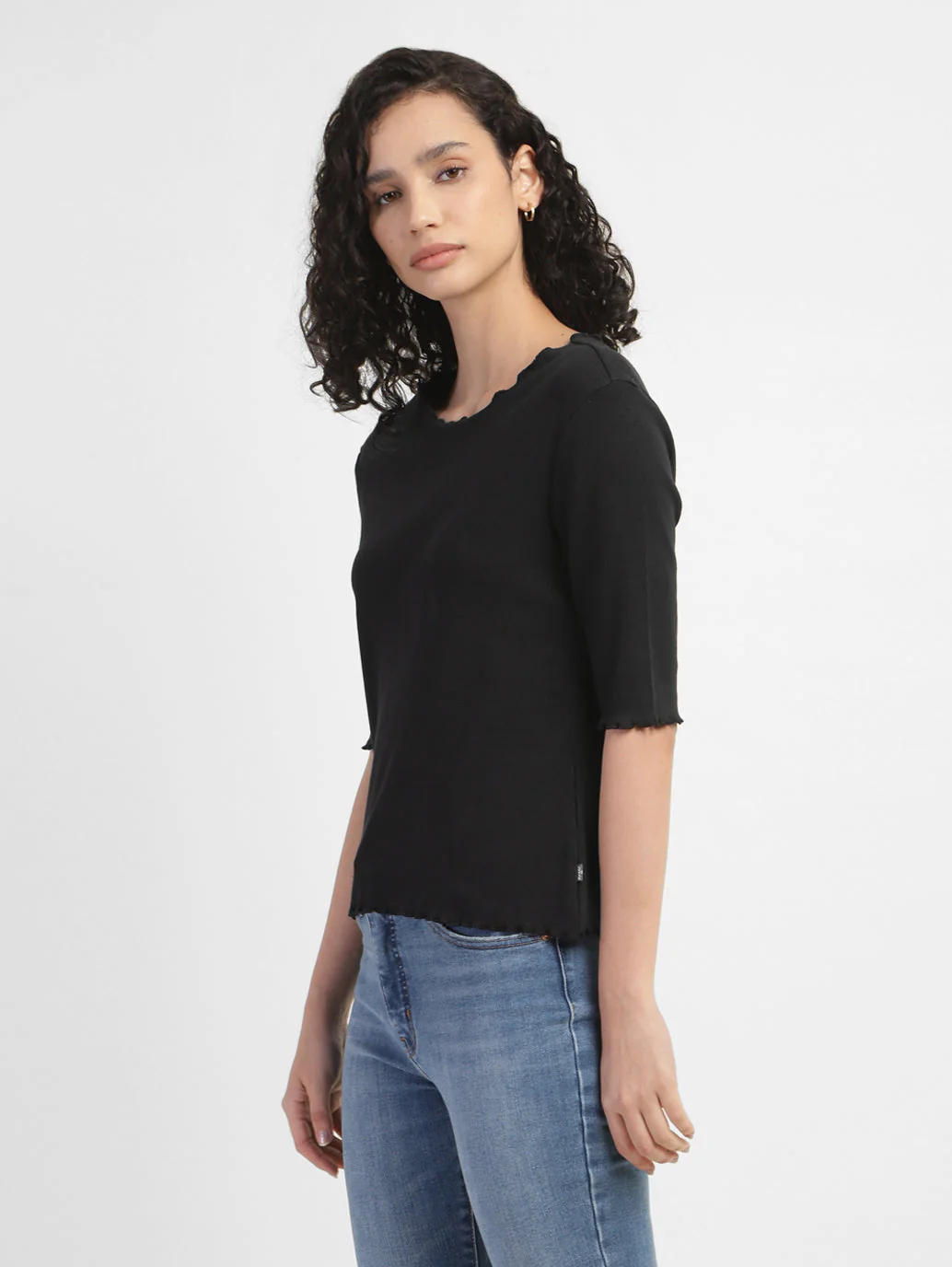 Women's Solid Round NeckT-shirt - Image 4