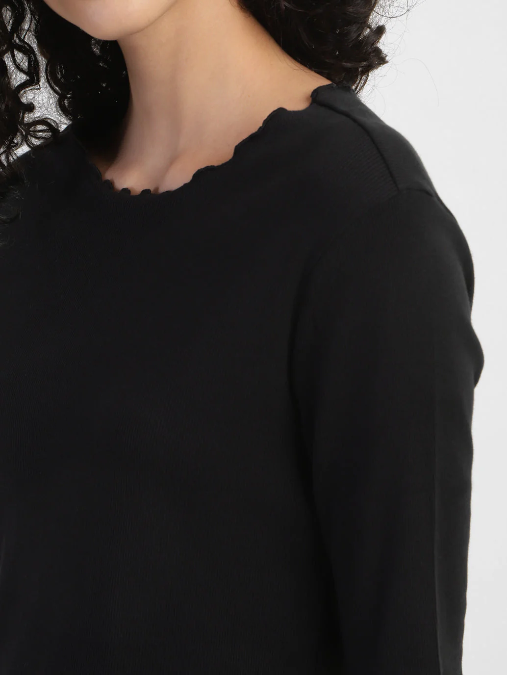 Women's Solid Round NeckT-shirt - Image 6
