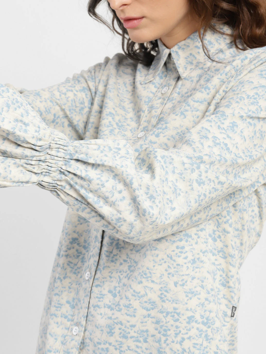 Women's Solid Spread Collar Shirt - Image 4