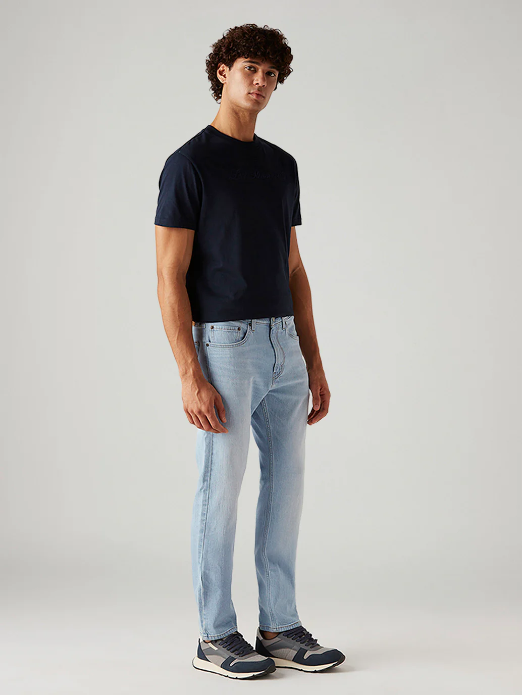 Men's 505 Light Blue Straight Fit Mid Rise Jeans - Image 6