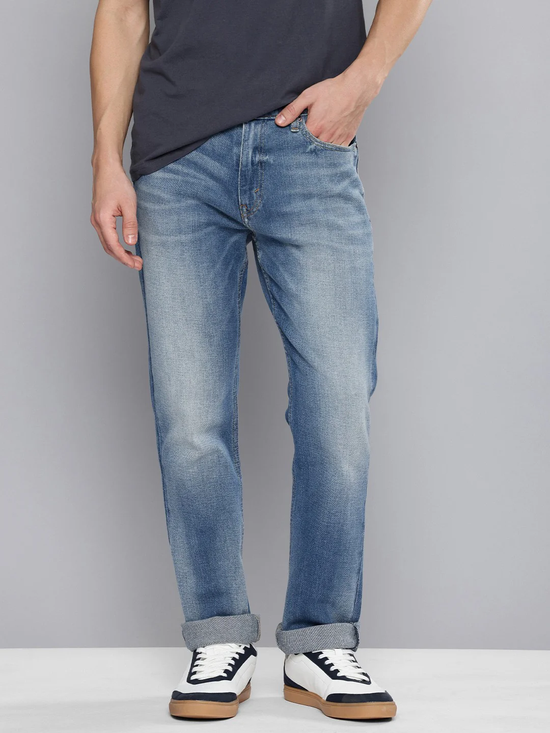 Men's 511 Light Blue Slim Fit Mid Rise Jeans - Image 2