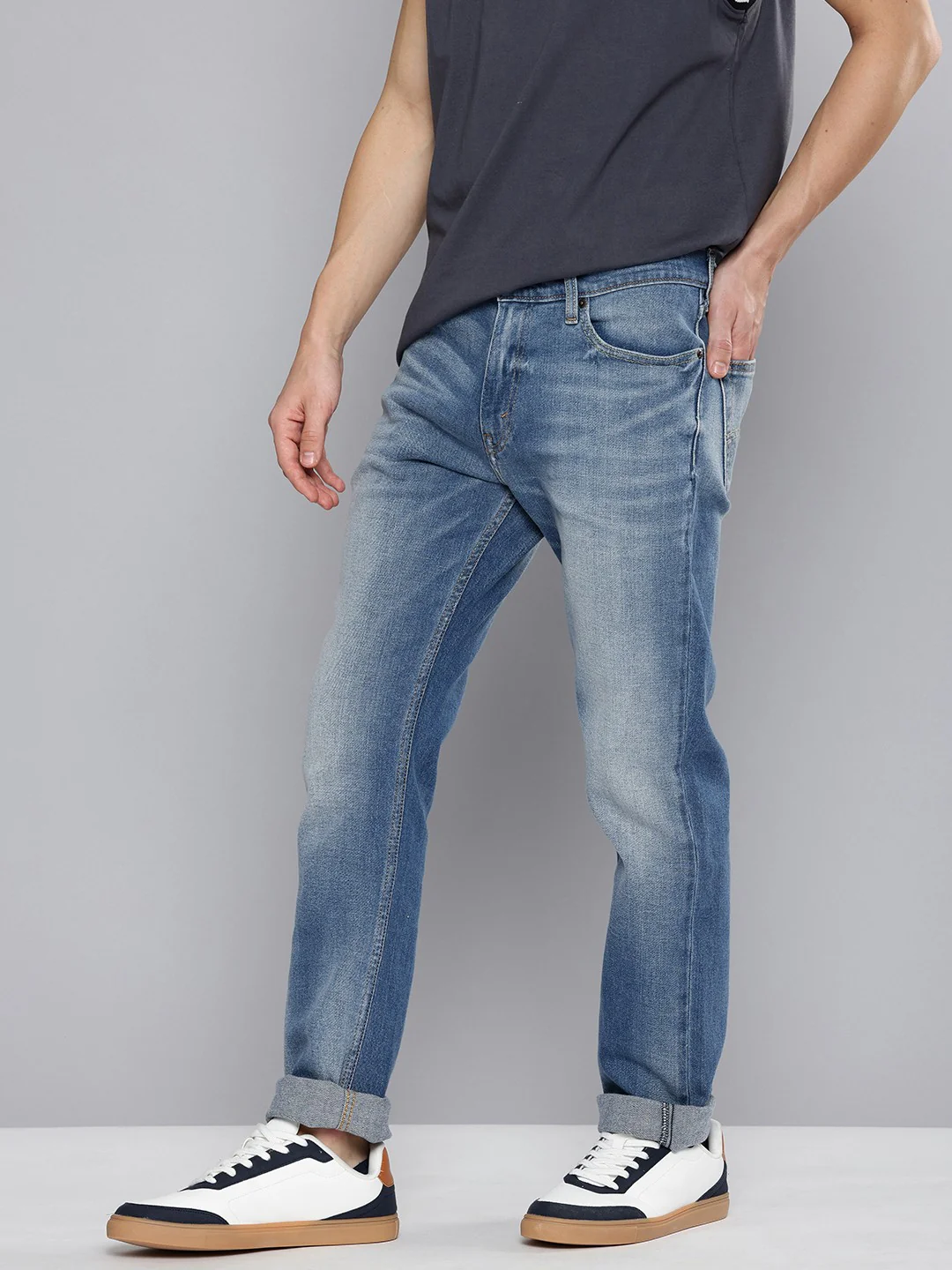 Men's 511 Light Blue Slim Fit Mid Rise Jeans - Image 5