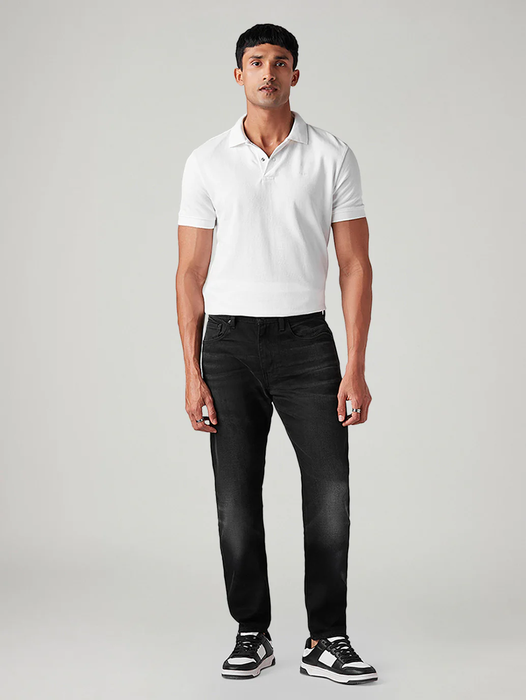 Men's 512 Black Slim Tapered Fit Mid Rise Selvedge Jeans - Image 2