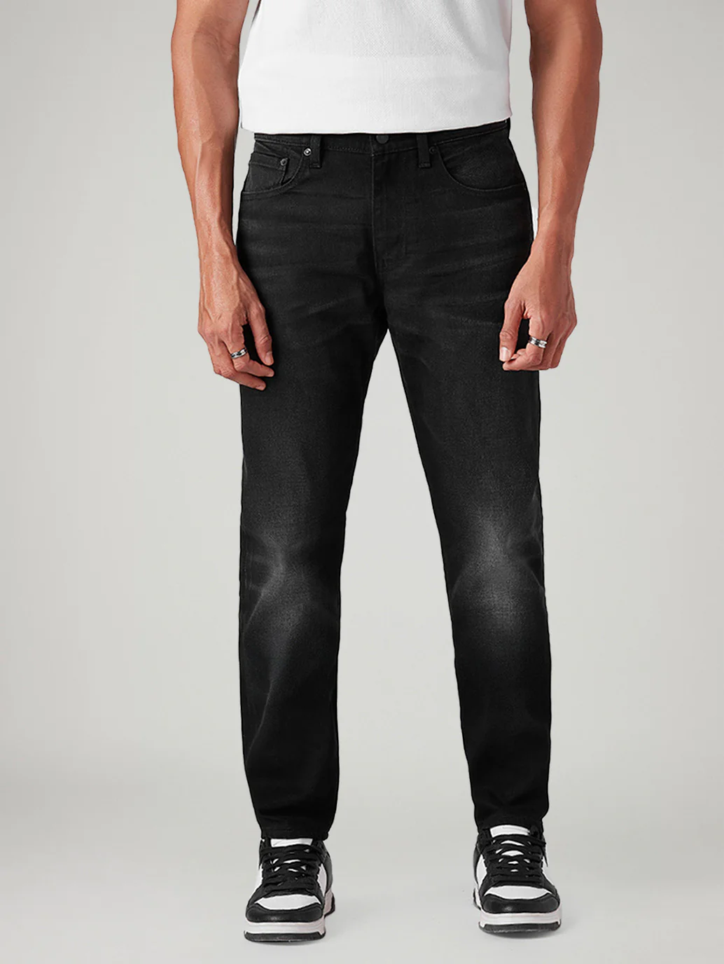 Men's 512 Black Slim Tapered Fit Mid Rise Selvedge Jeans - Image 3
