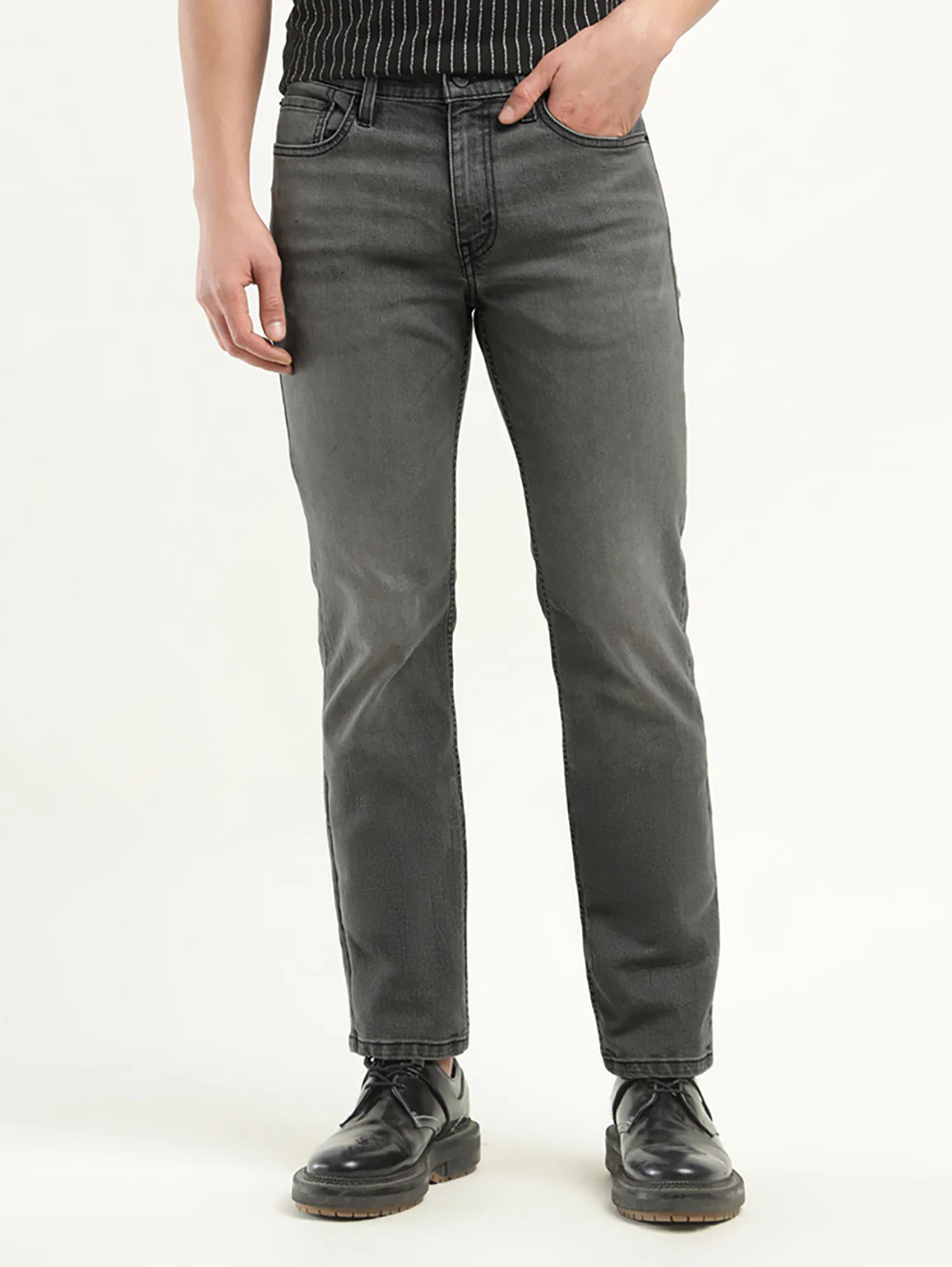 Men's 512 Black Slim Tapered Fit Mid Rise Jeans - Image 5