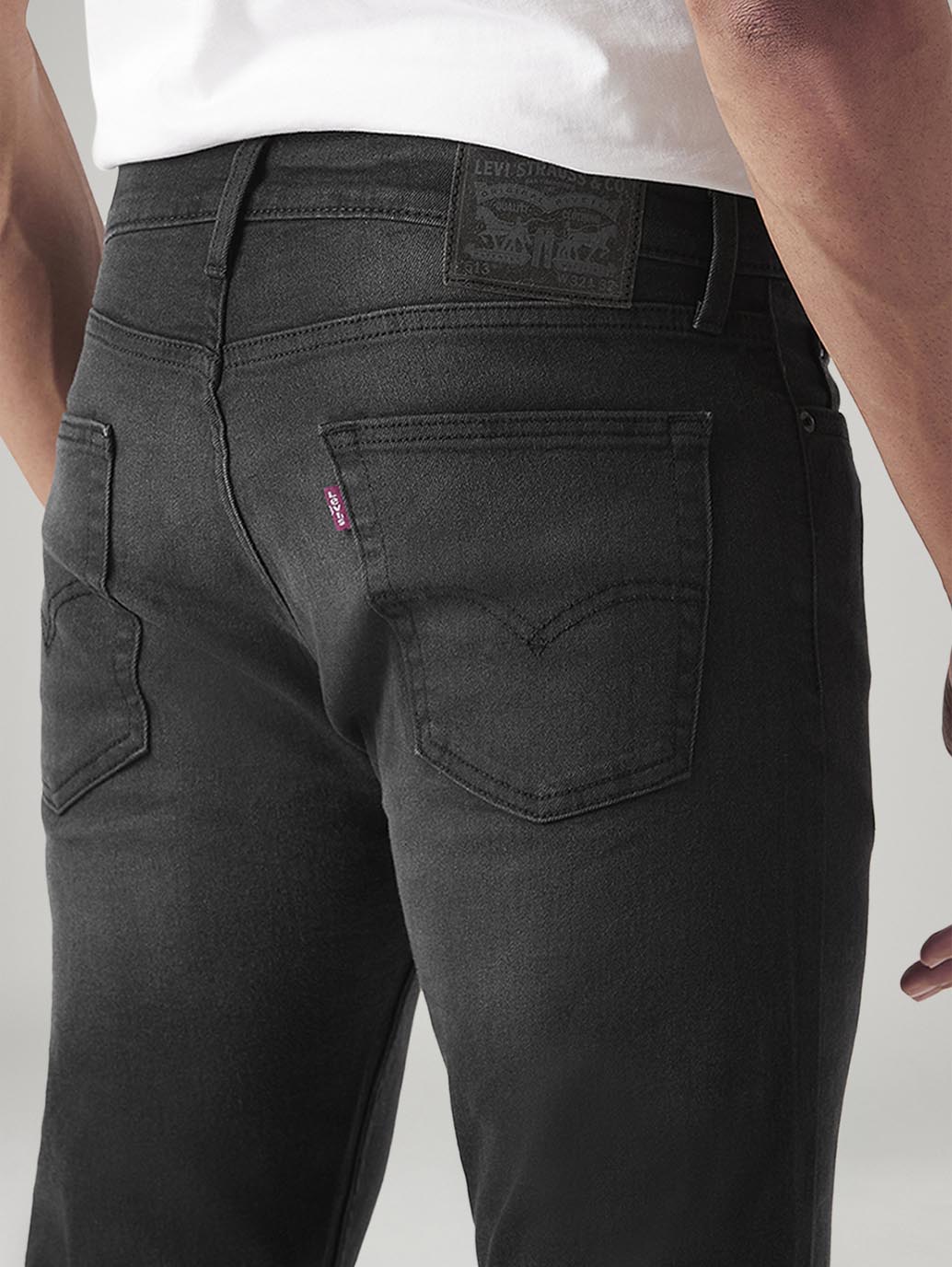 Men's 513 Black Slim Straight Fit Mid Rise Jeans - Image 6
