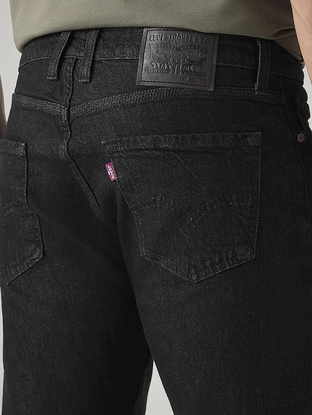 Men's 513 Black Slim Straight Fit Mid Rise Jeans - Image 6