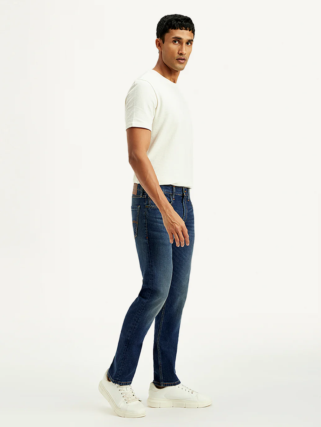 Men's Tinted 513 Blue Slim Straight Fit Mid Rise Jeans - Image 5