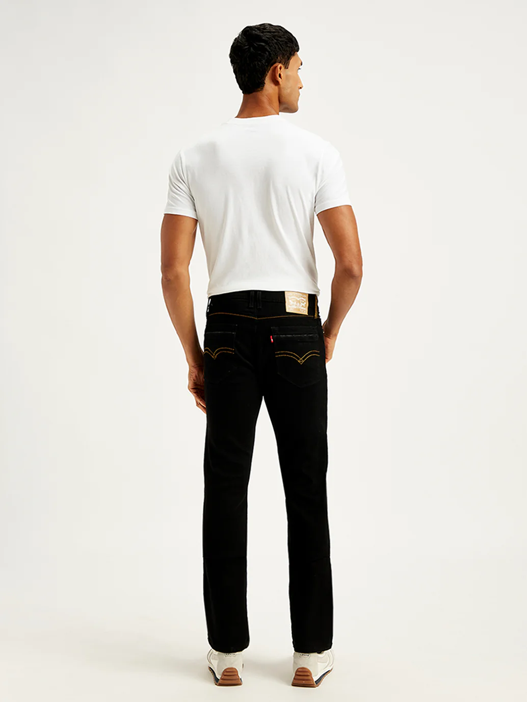 Men's 513 Black Slim Straight Fit Mid Rise Jeans - Image 2