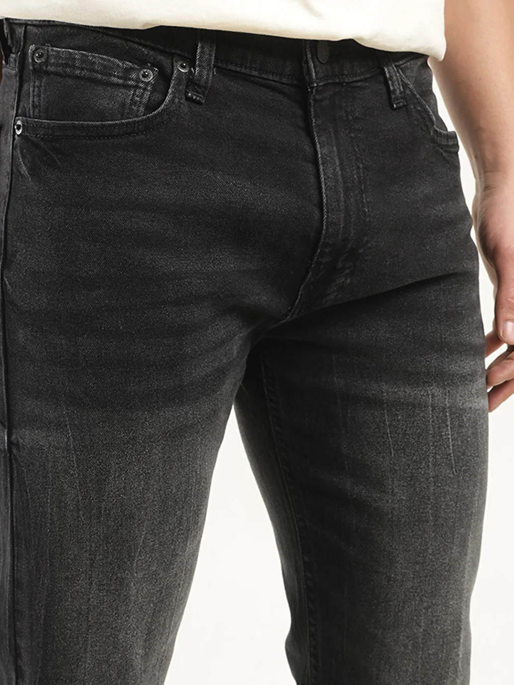 Men's 513 Black Slim Straight Fit Mid Rise Jeans - Image 5