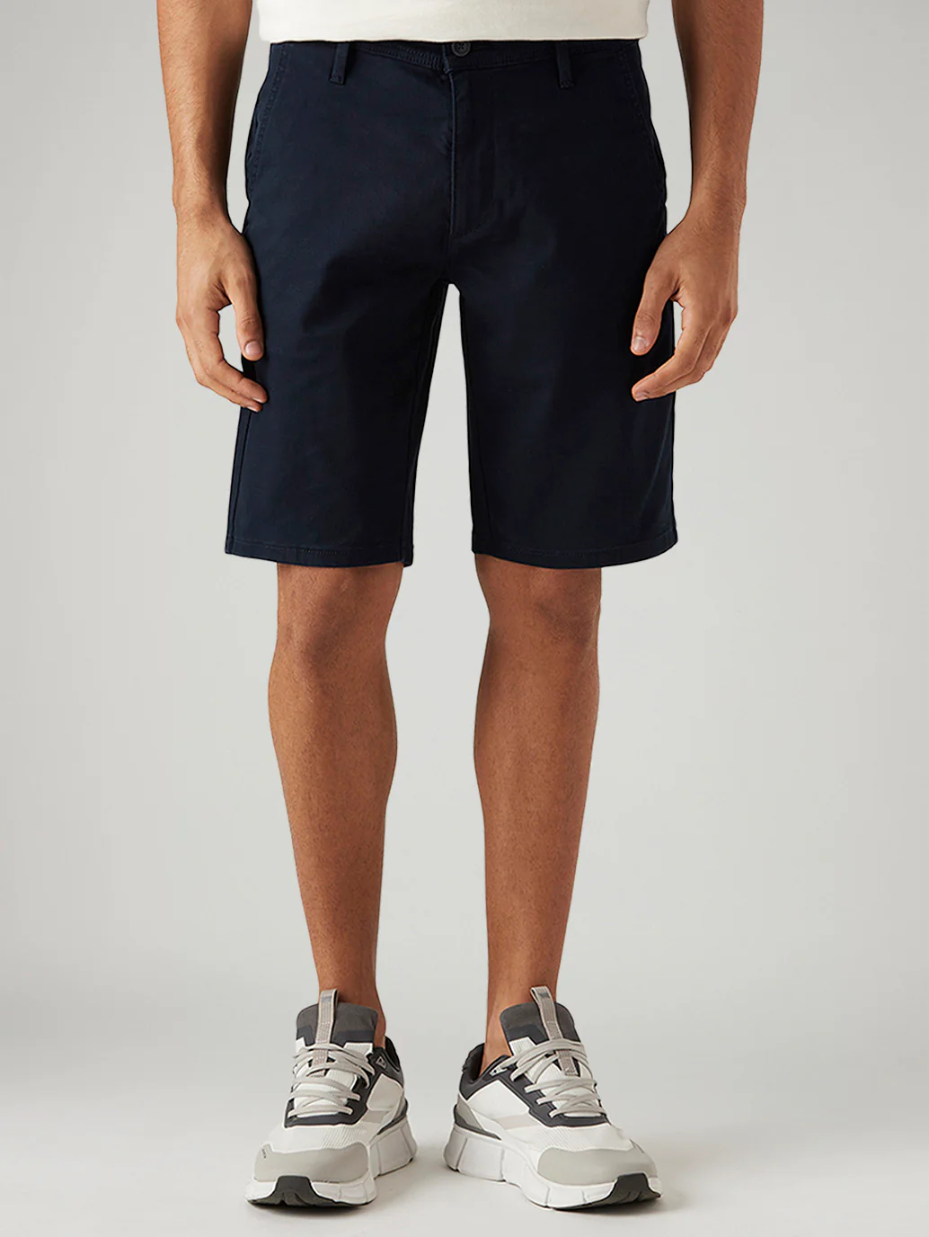 Men's 541 Navy Tapered Fit Mid Rise Shorts - Image 2
