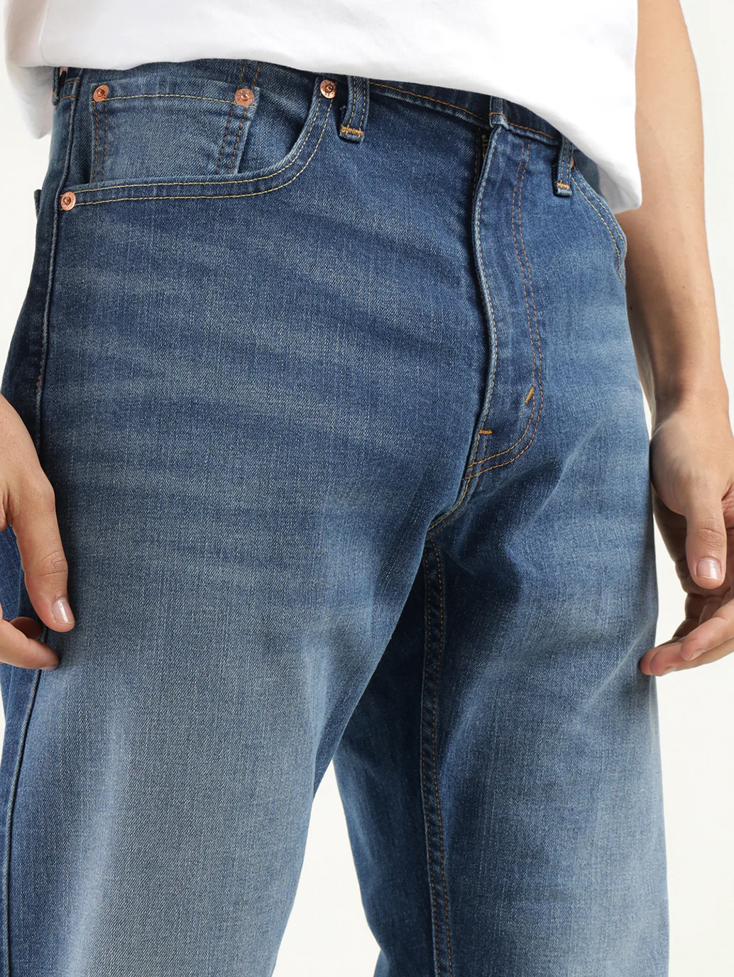 Men's 550 Blue Loose Fit Mid Rise Jeans - Image 4