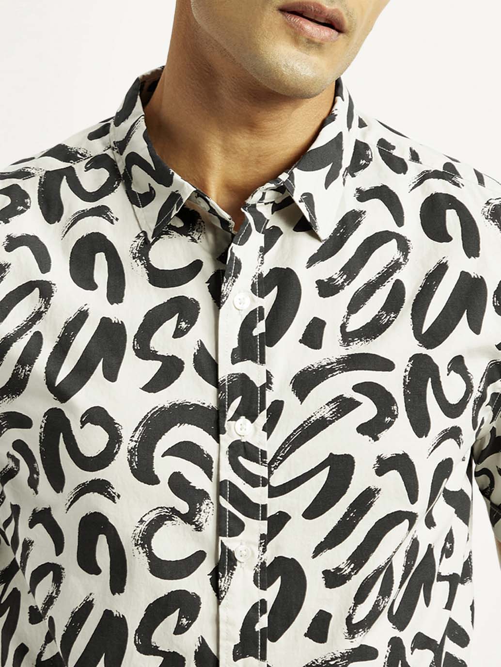 Men's Abstract Print Slim Fit Shirt - Image 4
