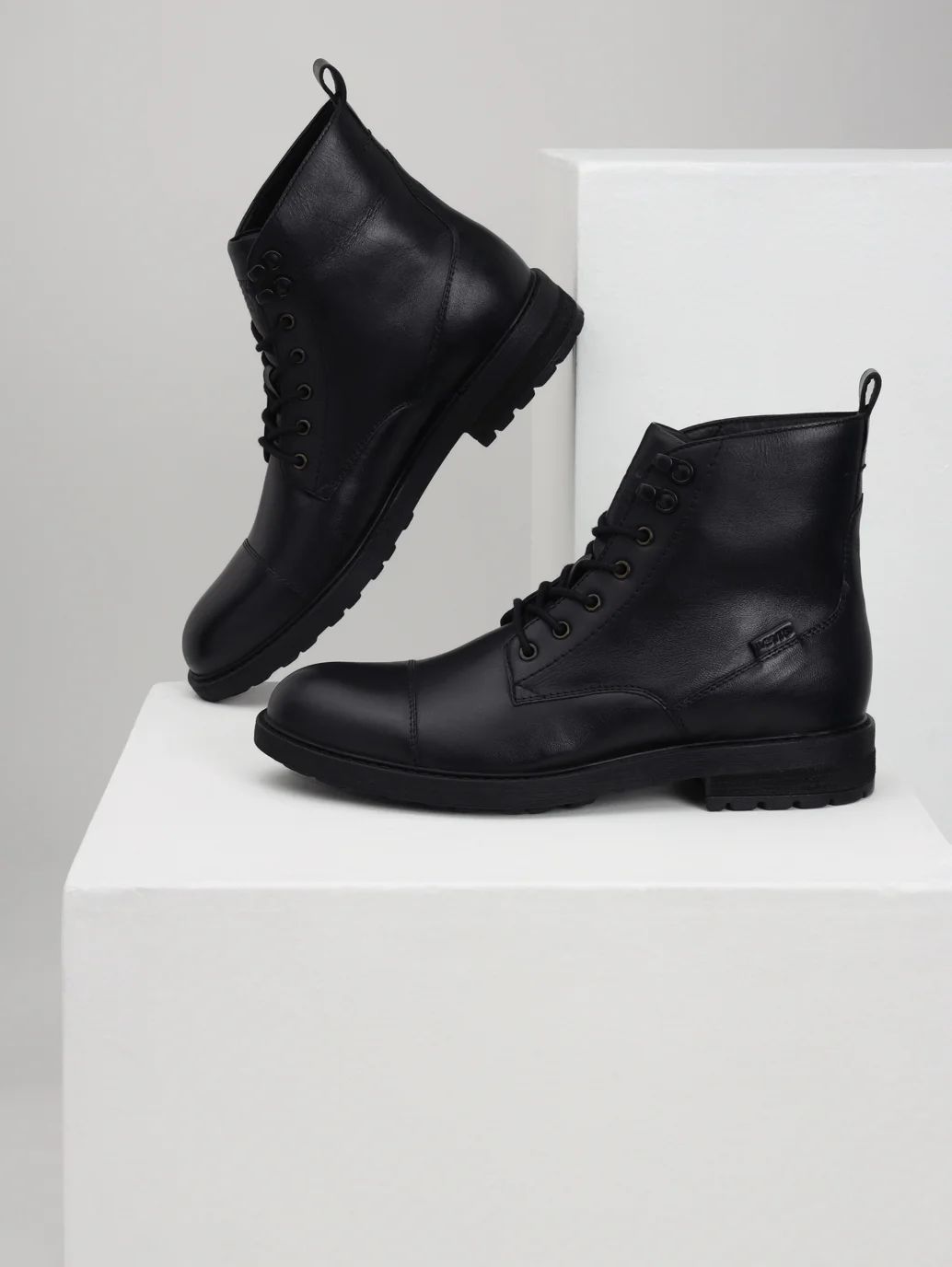 Men's Black Solid Boots - Image 7