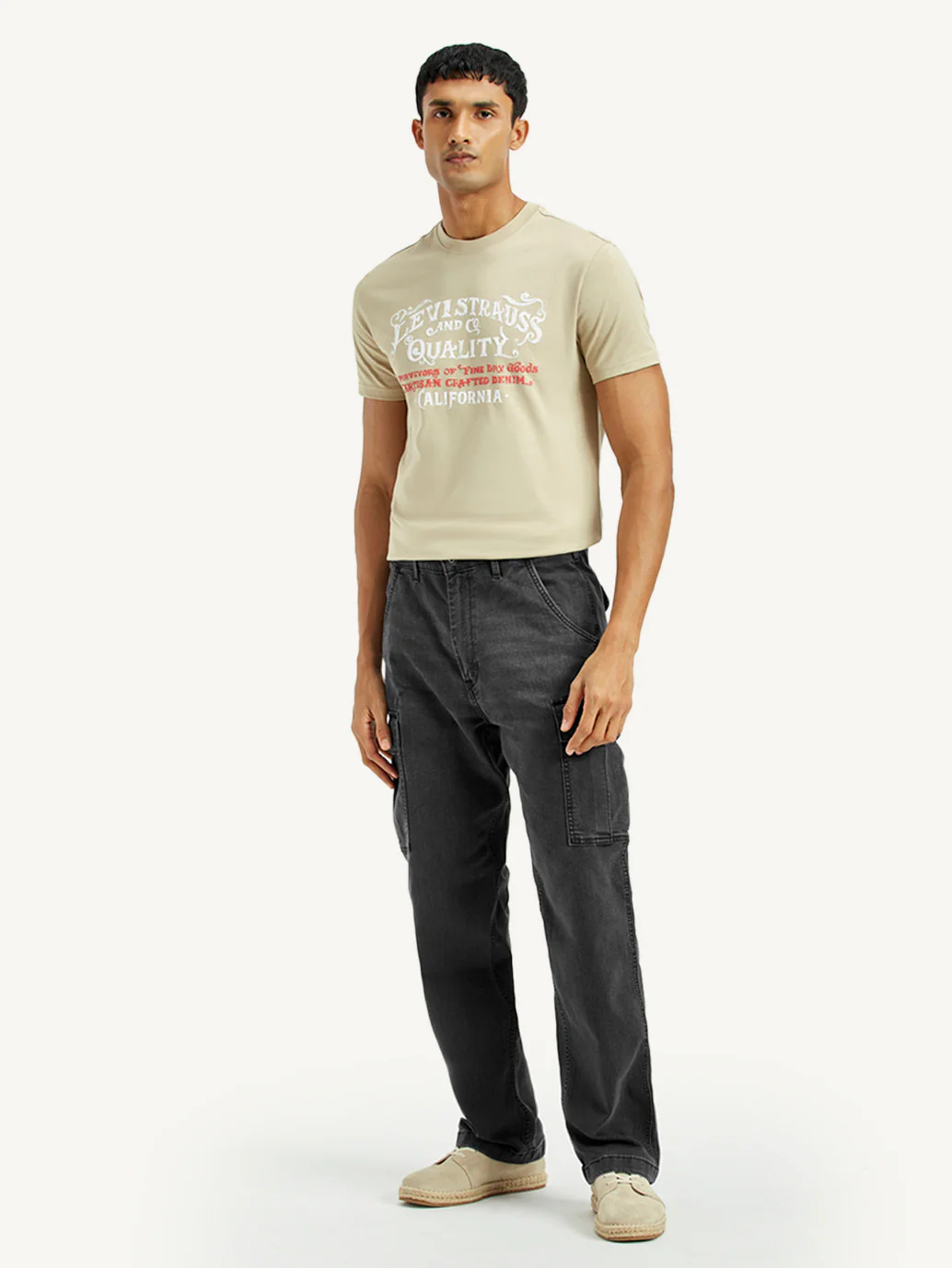 Men's Black Tapered Fit Mid Rise Cargo Jeans - Image 2