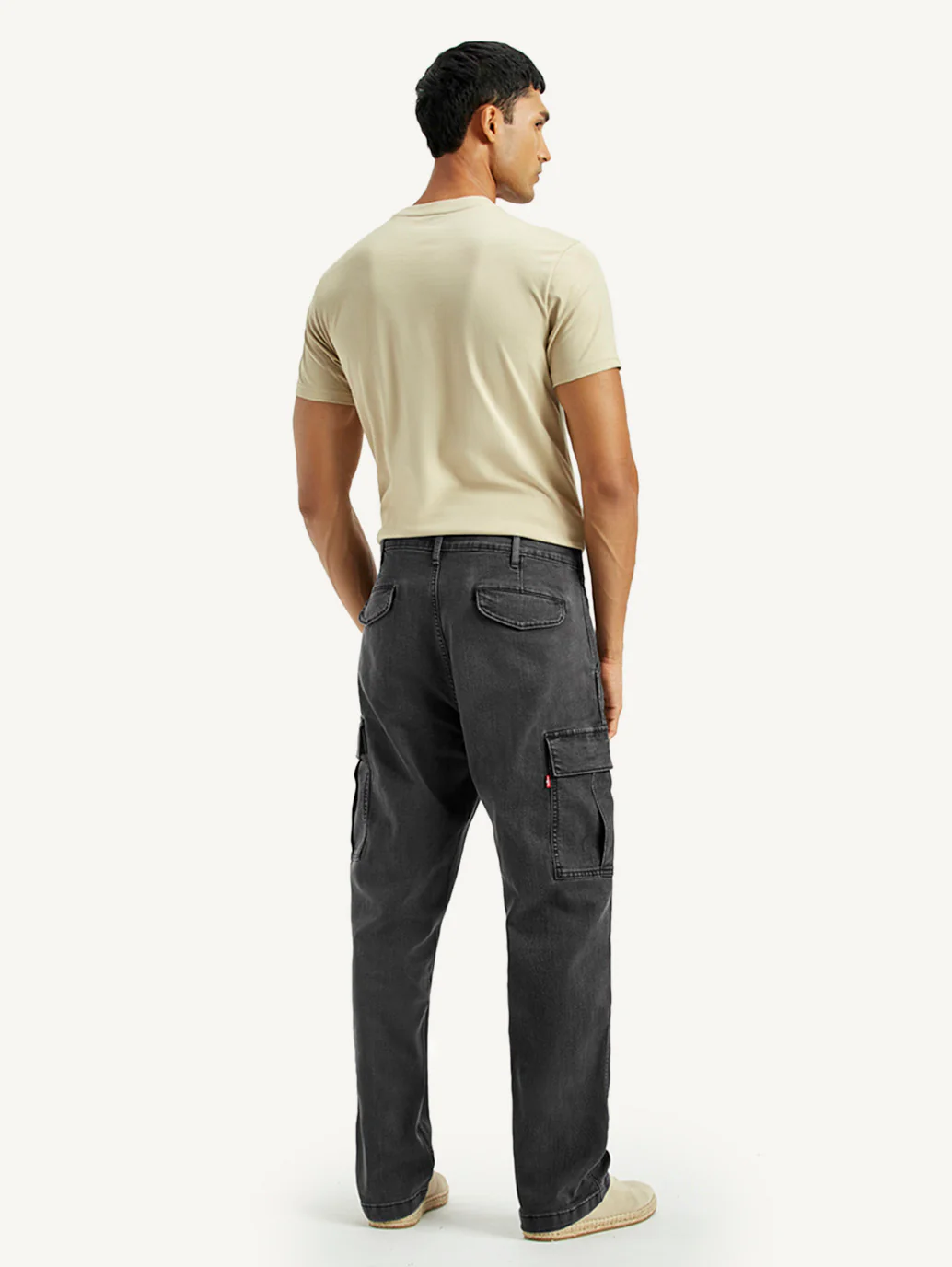 Men's Black Tapered Fit Mid Rise Cargo Jeans - Image 4
