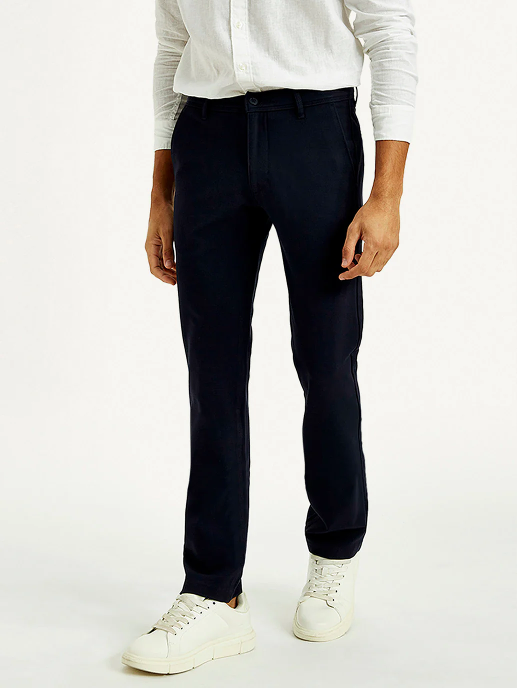 Men's Navy Blue Baggy Fit Mid Rise Chinos - Image 4