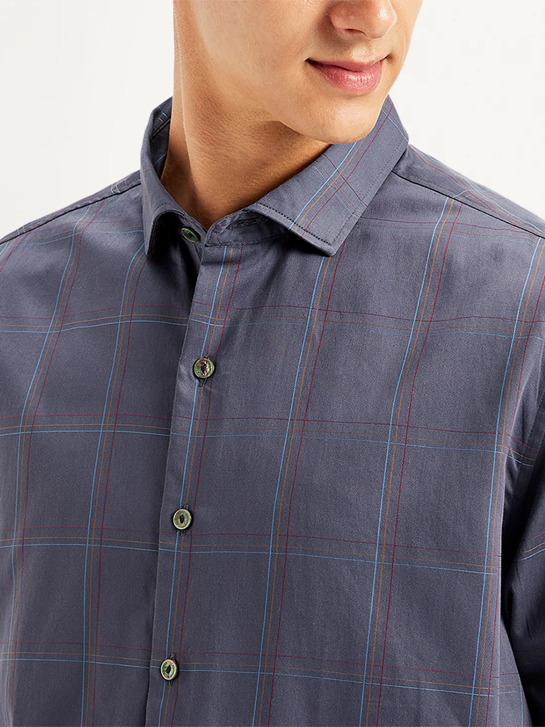 Men's Redloop Checkered Spread Collar Shirt - Image 4