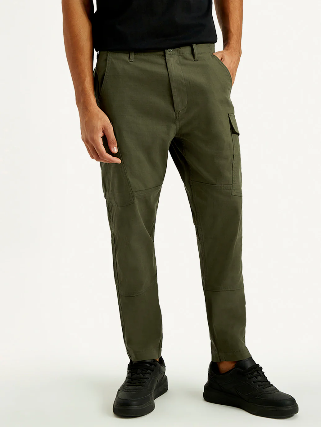 Men's Green Slim Fit Mid Rise Cargo Trousers - Image 3