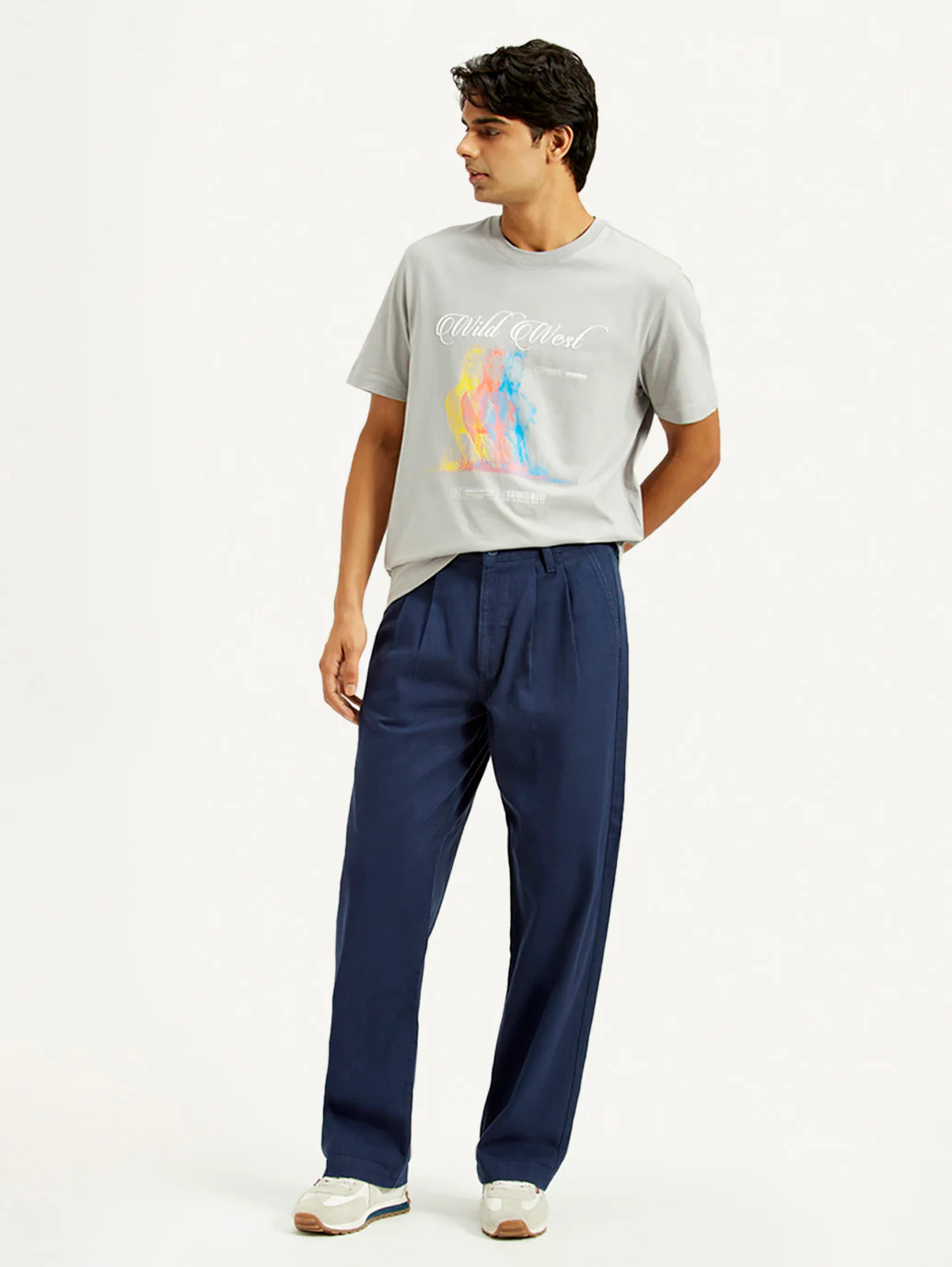 Men's Loose Fit Mid Rise Chinos
