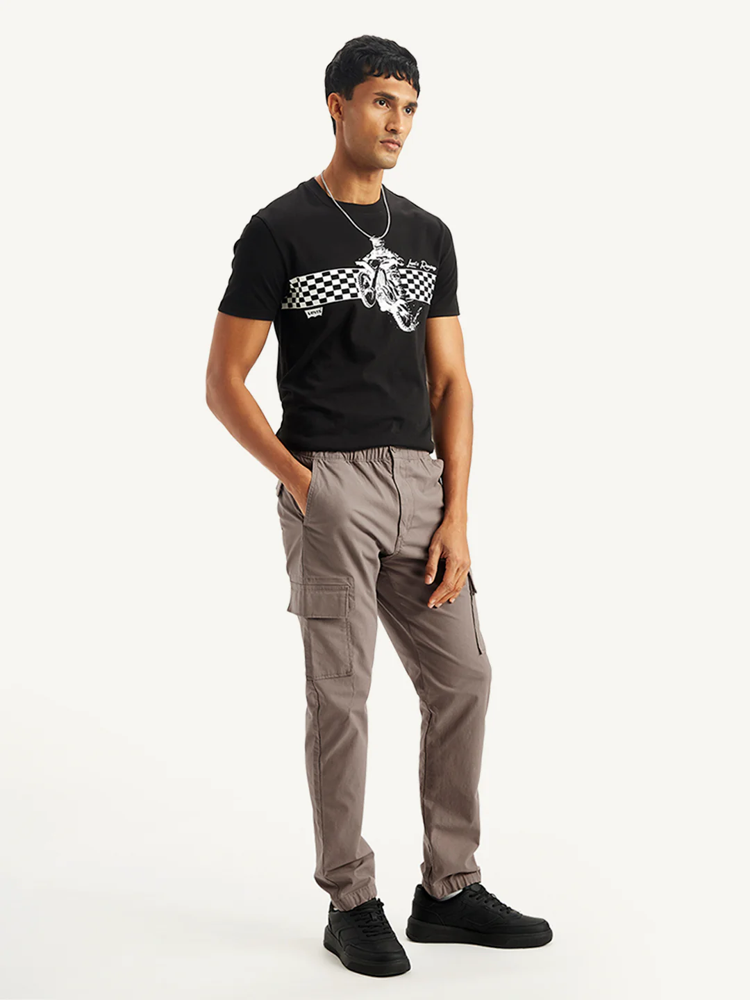 Men's Mauve Regular Fit Cargo Trousers - Image 3