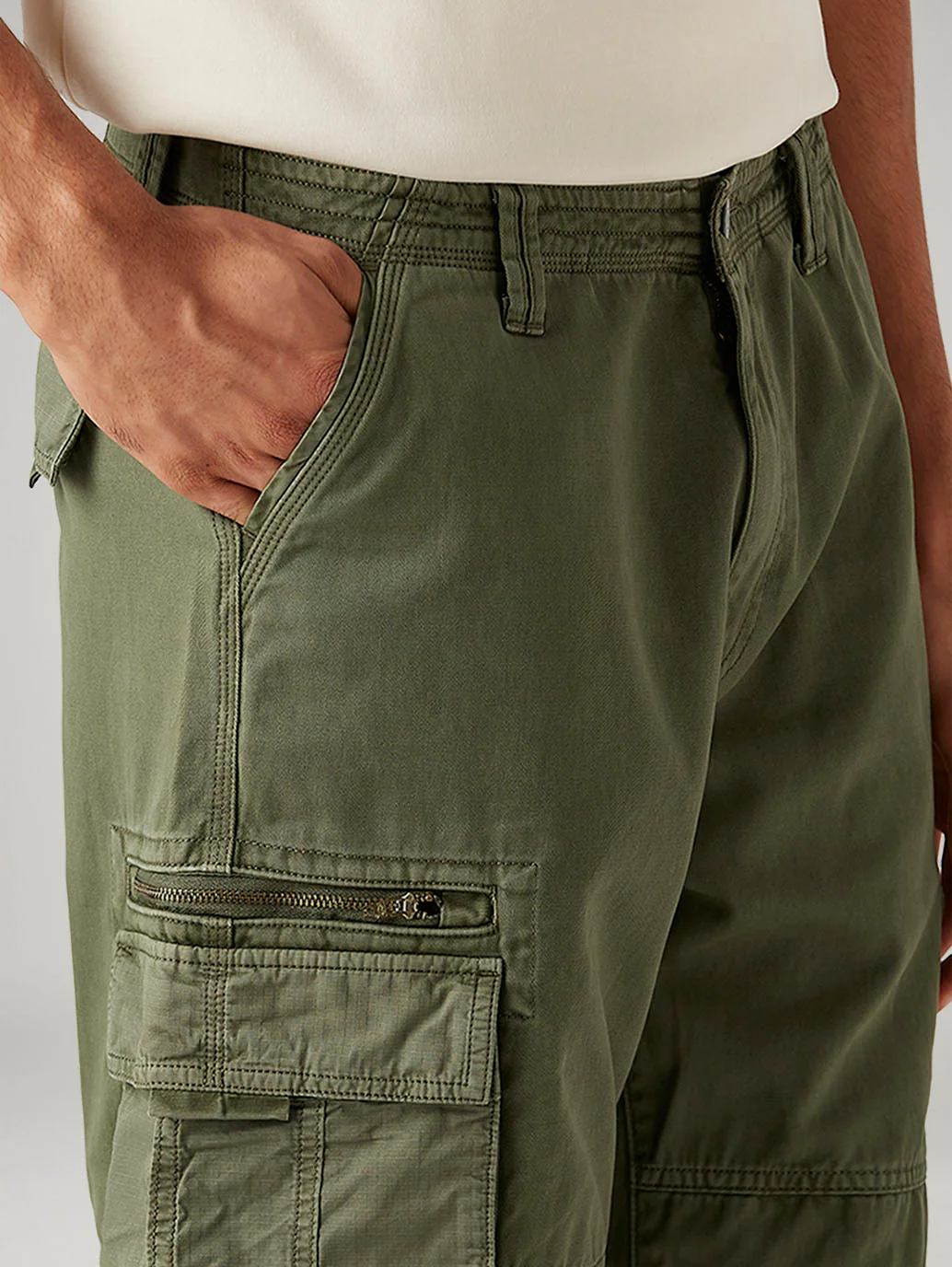 Men's Olive Baggy Fit Mid Rise Cargo Trousers - Image 4