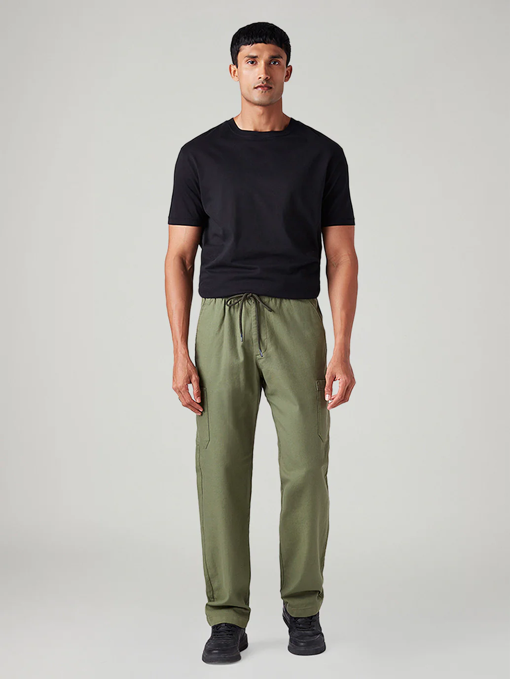 Men's Olive Relaxed Tapered Fit Mid Rise Linen Cargos - Image 2