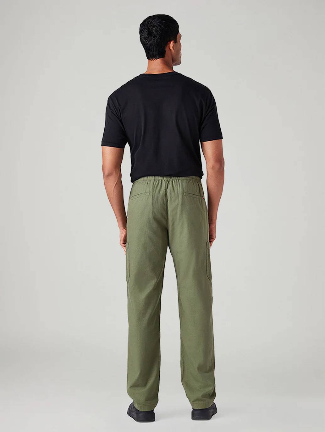 Men's Olive Relaxed Tapered Fit Mid Rise Linen Cargos - Image 4
