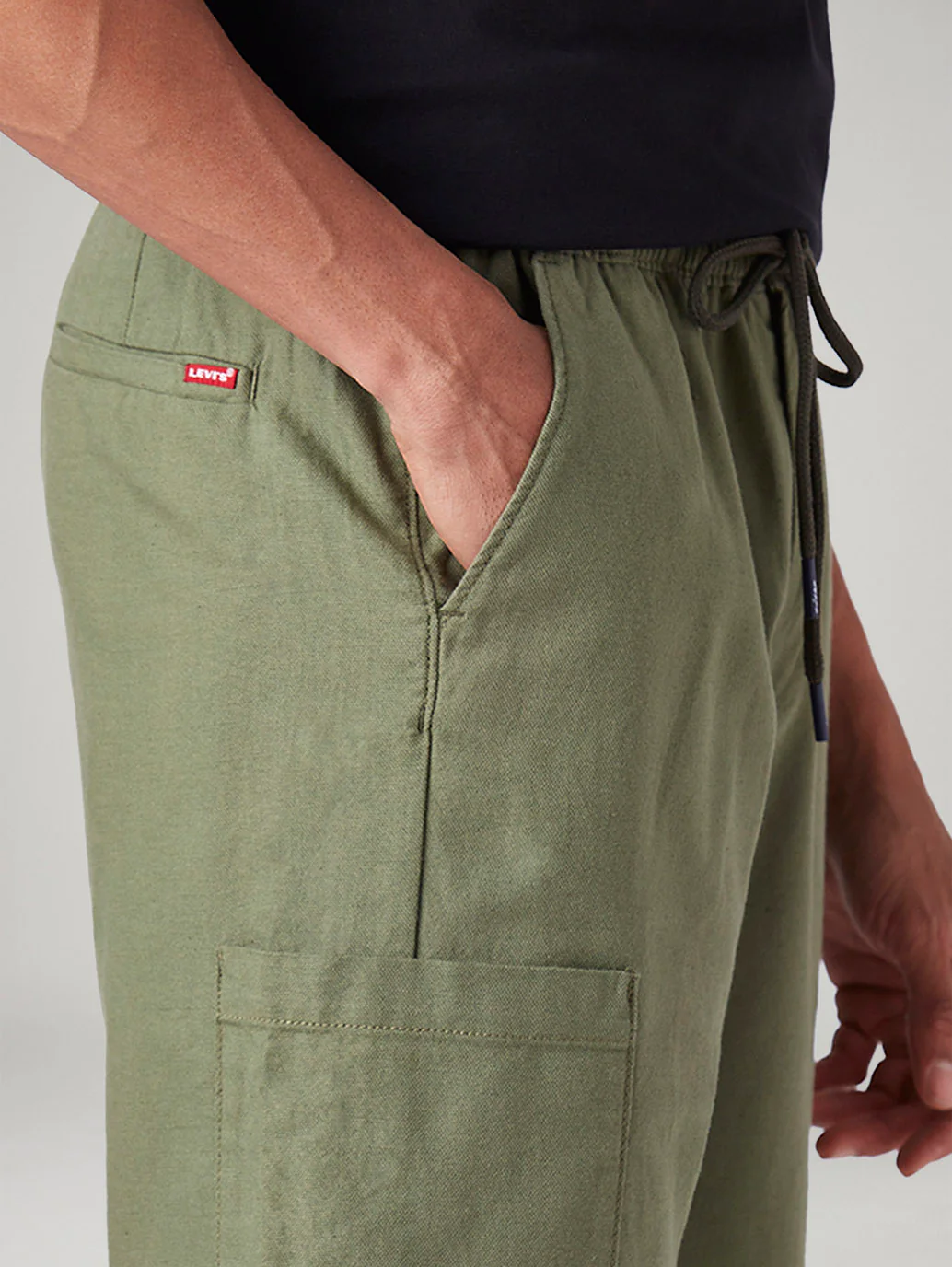 Men's Olive Relaxed Tapered Fit Mid Rise Linen Cargos - Image 5