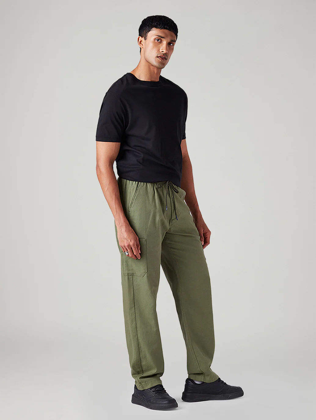 Men's Olive Relaxed Tapered Fit Mid Rise Linen Cargos - Image 6