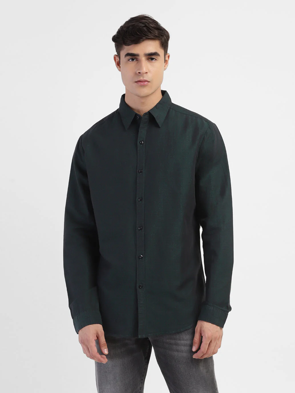 Men's Solid Spread Collar Linen Shirt - Image 2