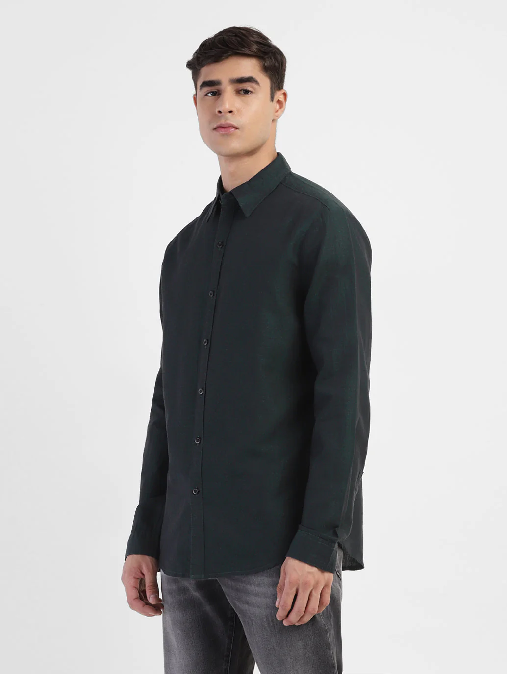 Men's Solid Spread Collar Linen Shirt - Image 4