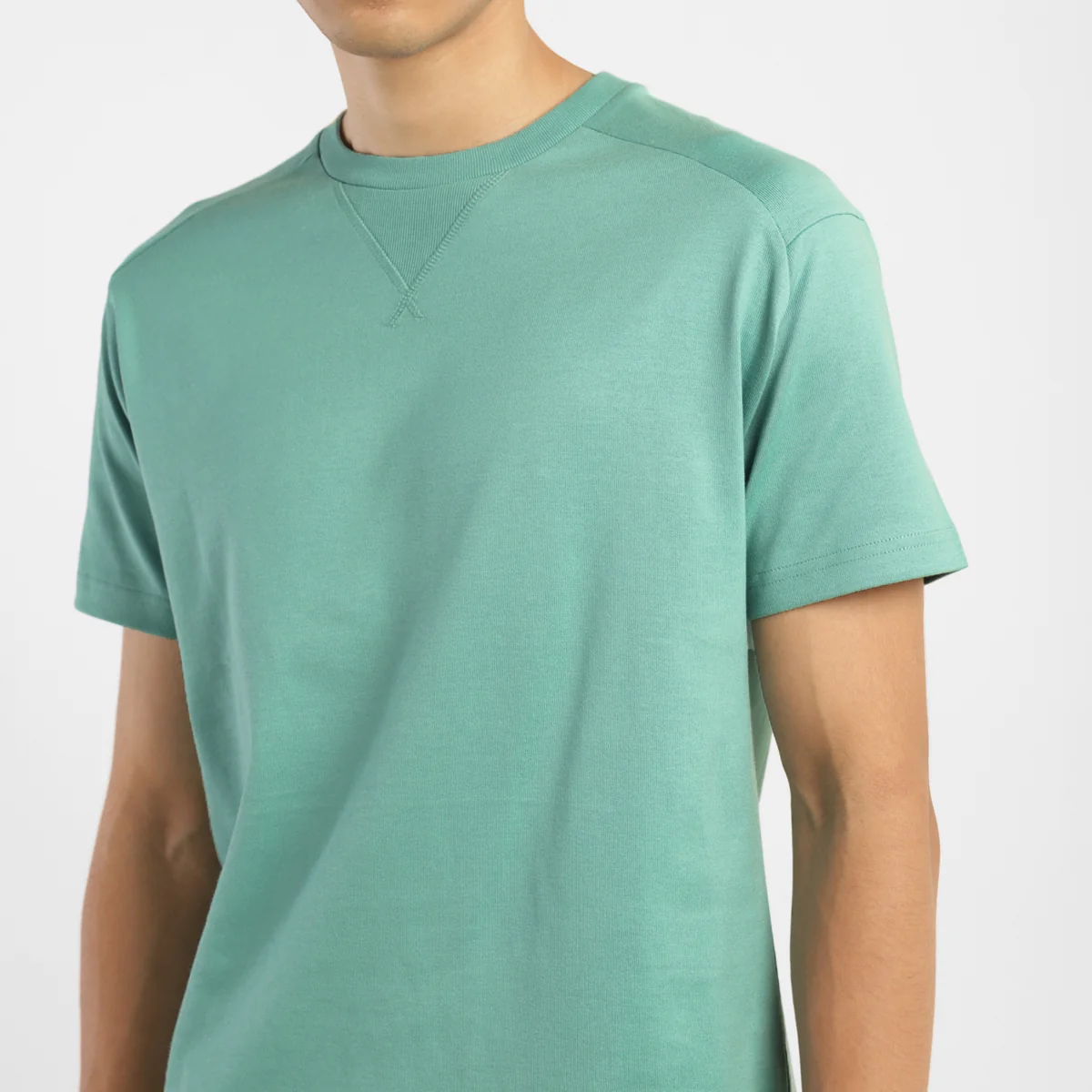 Men's Solid Crew Neck T-shirt - Image 4