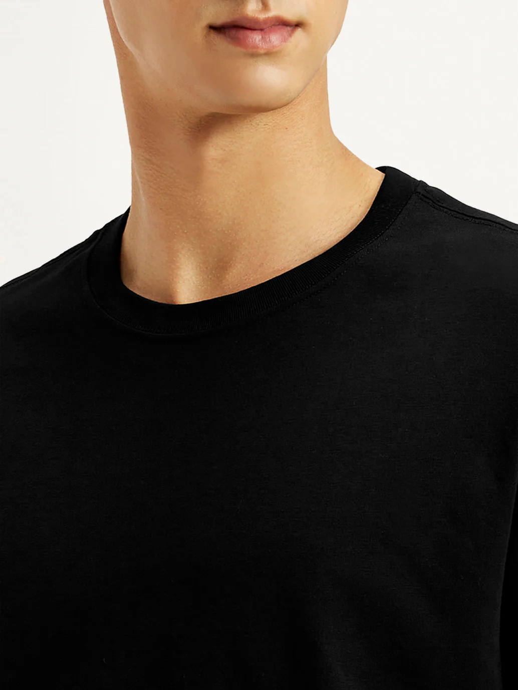 Men's Solid Crew Neck T-shirt - Image 4