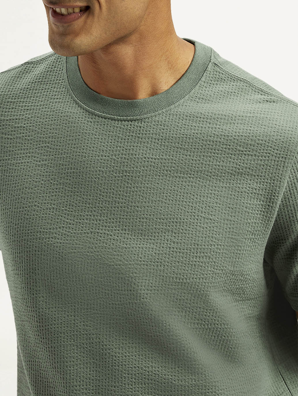 Men's Solid Regular Fit T-Shirt - Image 4