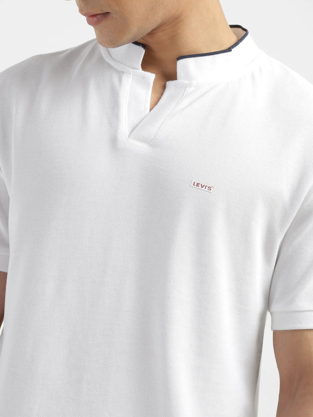 Men's Solid Slim Fit Henley Neck T-Shirt - Image 4