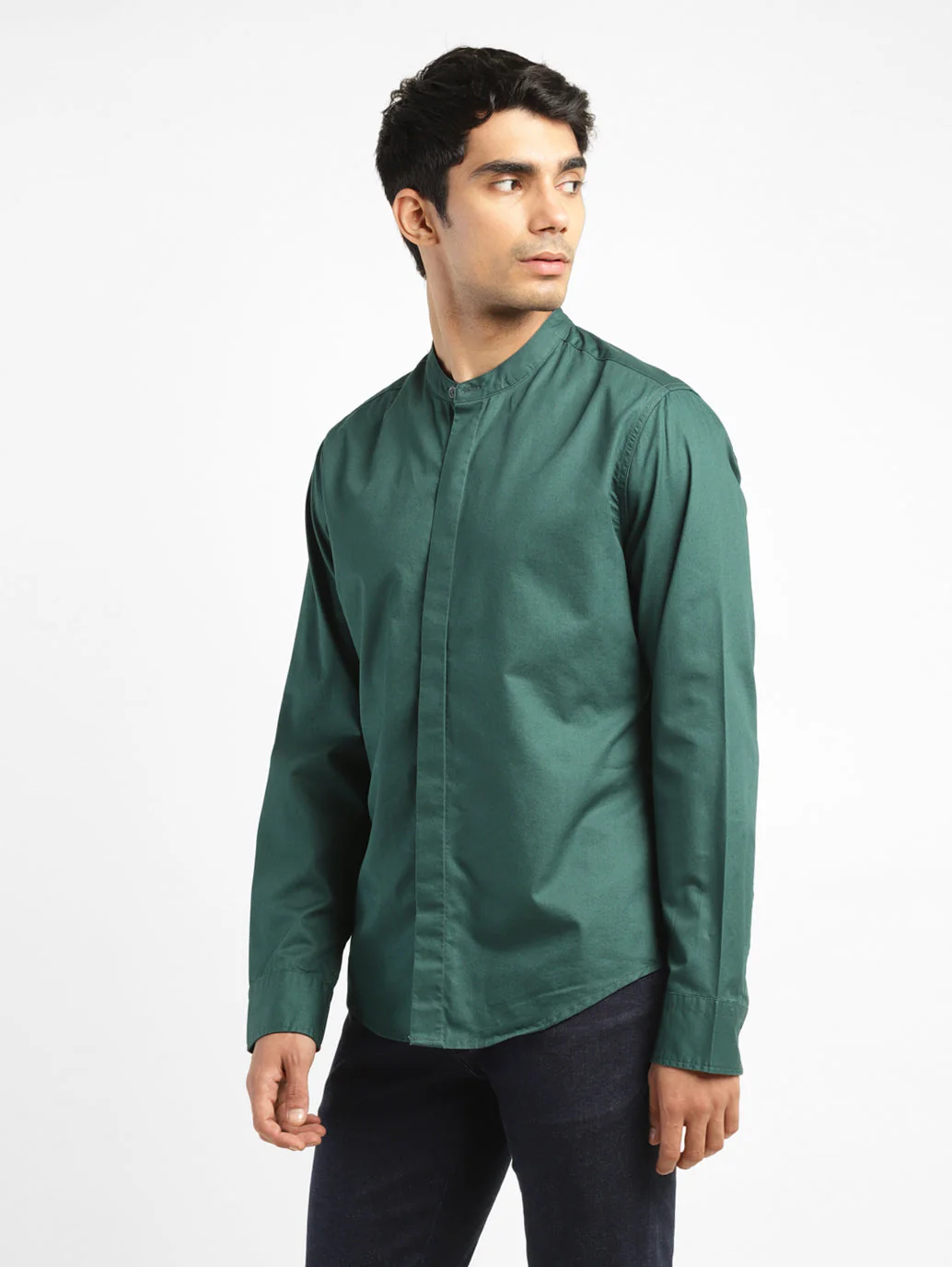 Men's Solid Slim Fit Shirt - Image 4