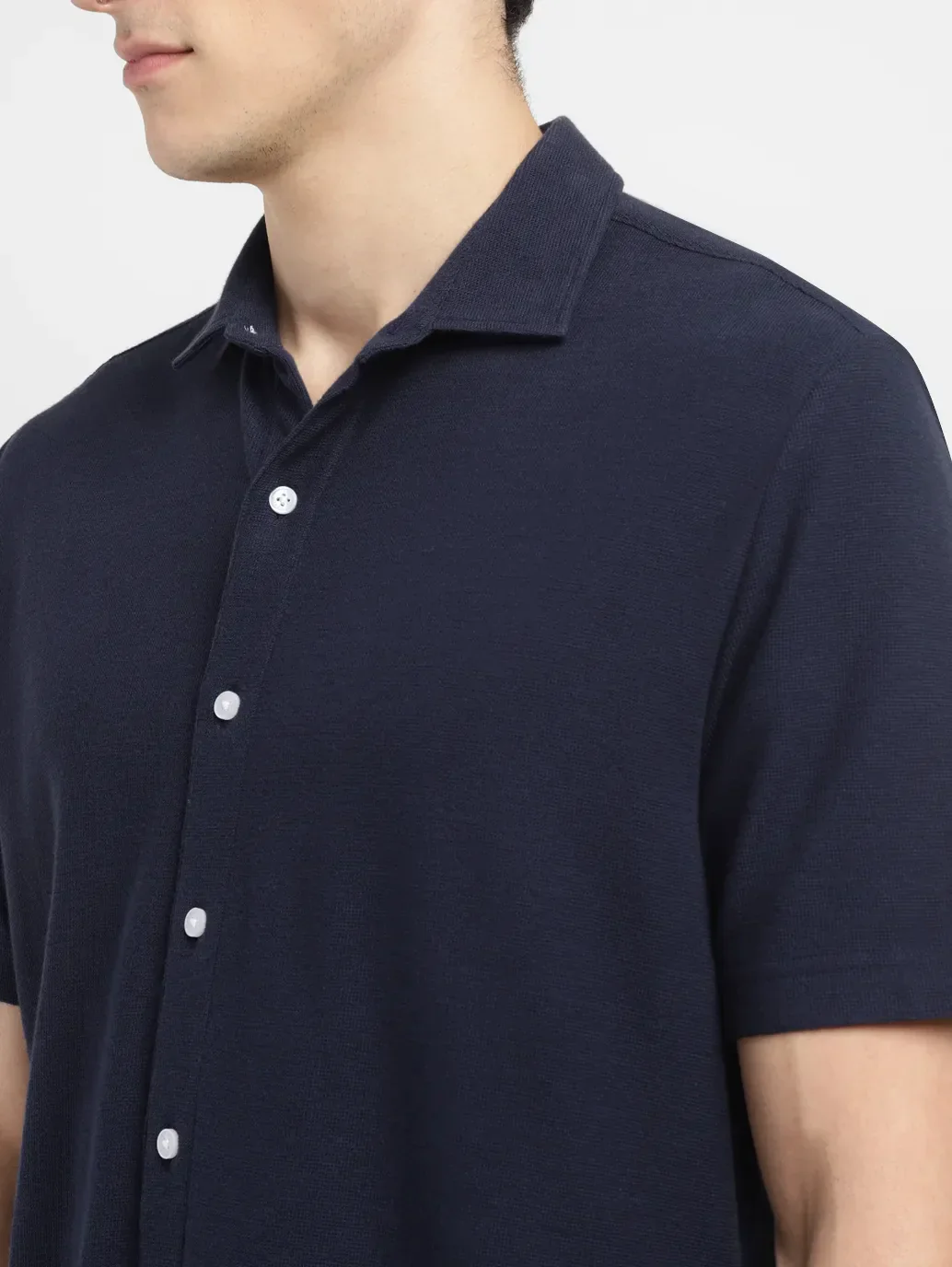 Men's Solid Slim Fit Shirt - Image 5