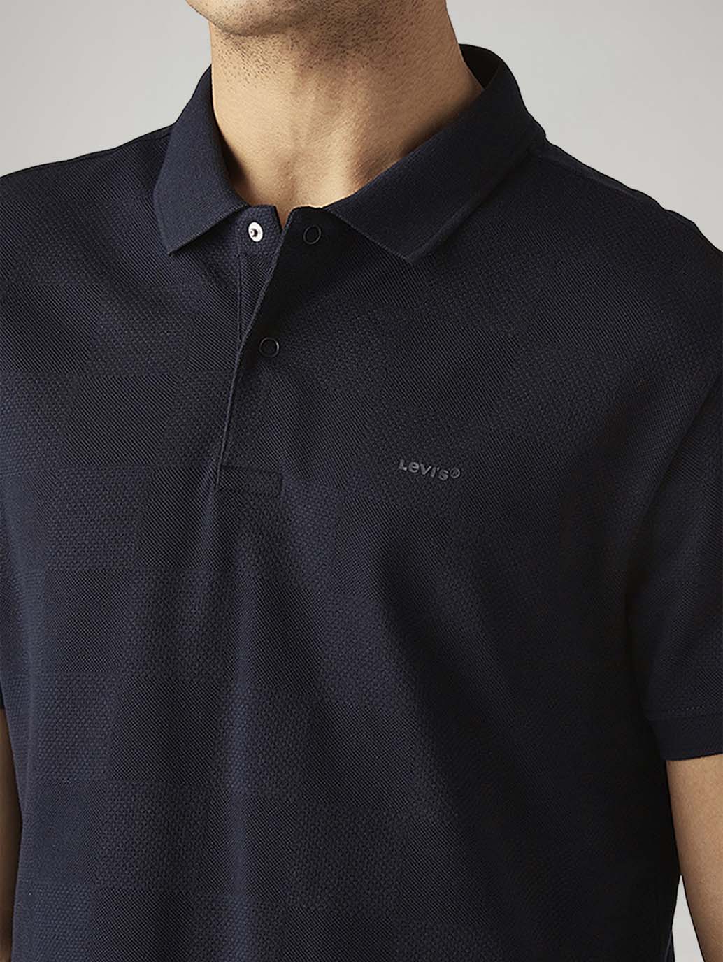 Men's Solid Slim Fit Textured T-Shirt - Image 3