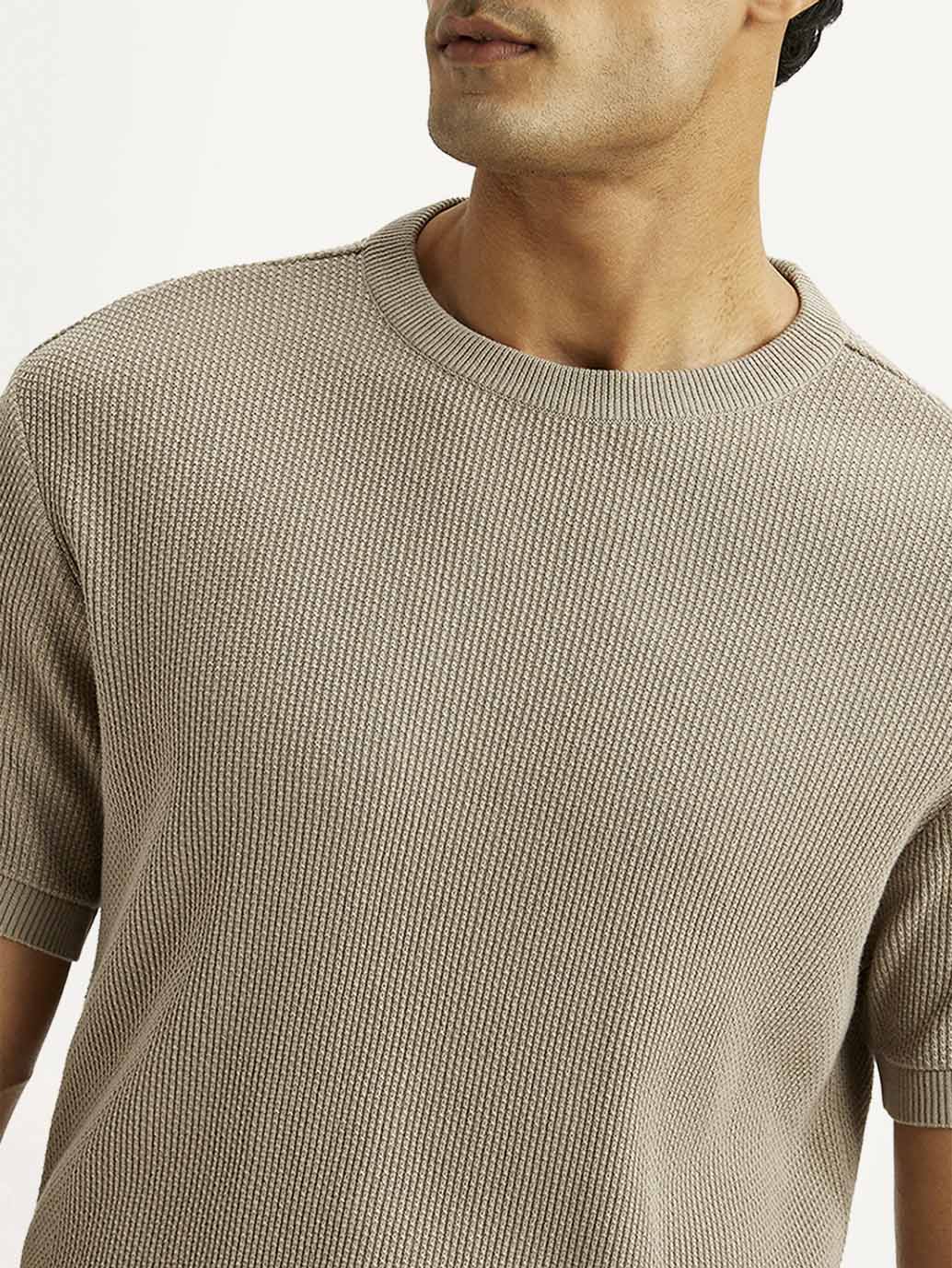 Men's Textured Beige Slim Fit T-shirt - Image 3
