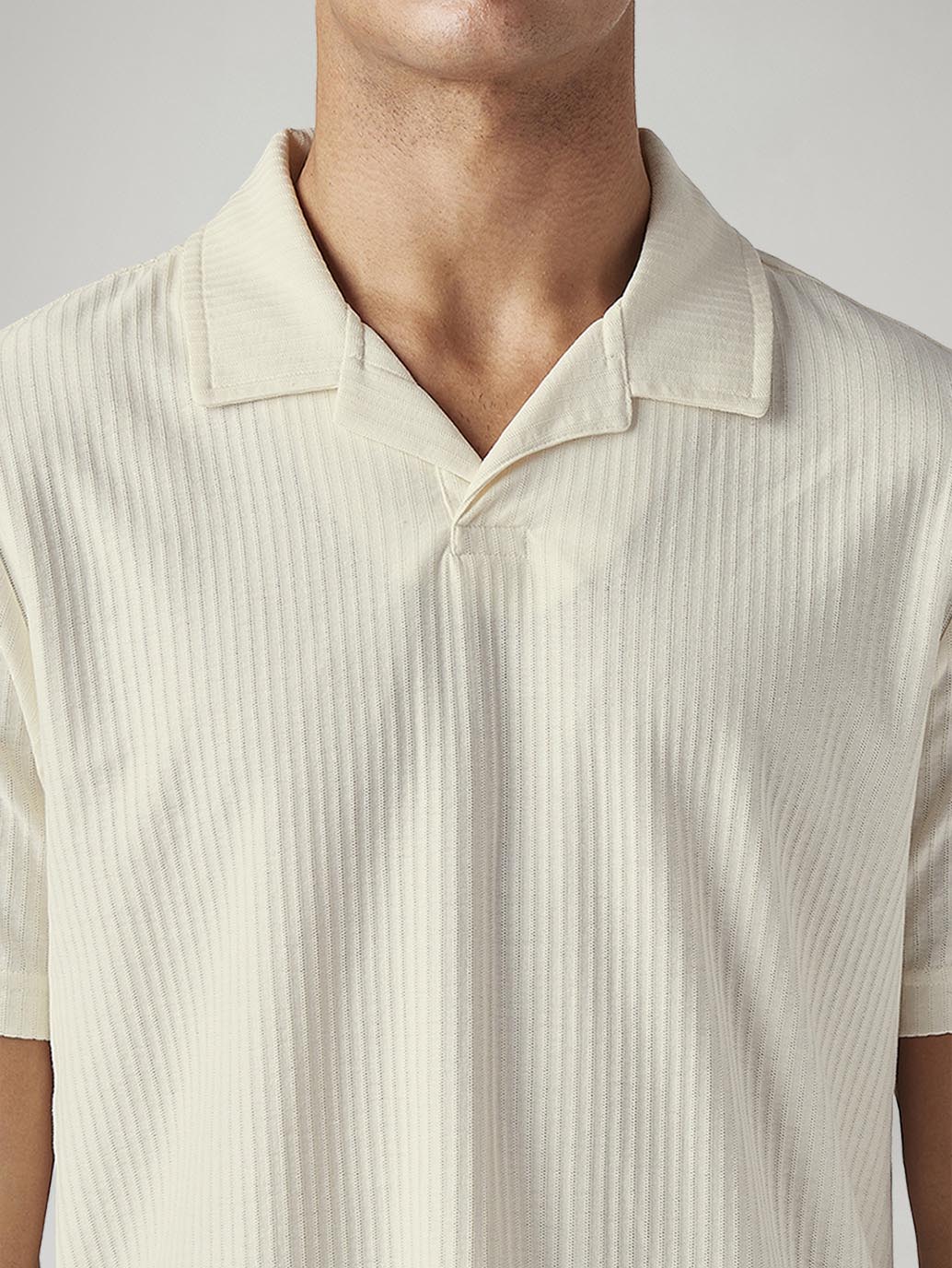 Men's Textured Cream Collar Neck Textured Polo T-shirt - Image 3