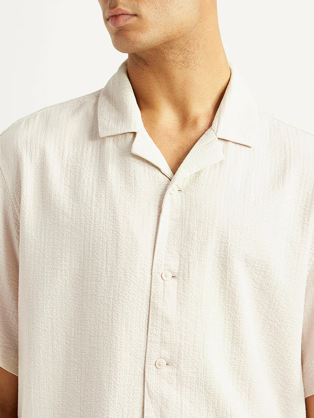 Men's Textured Off-White Relaxed Fit Camp Shirt - Image 3