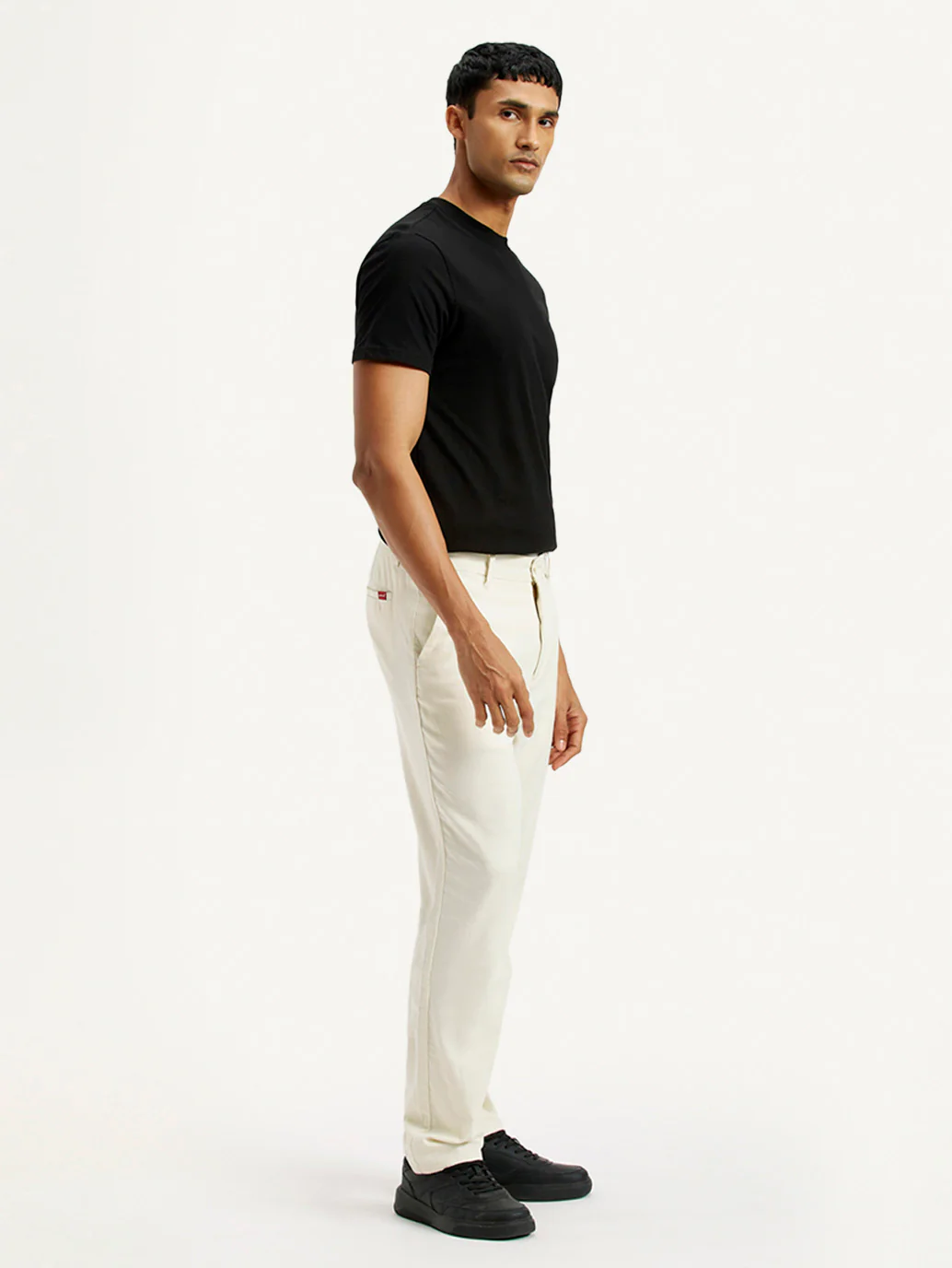 Men's White Relaxed Straight Fit Mid Rise Linen Trousers - Image 3