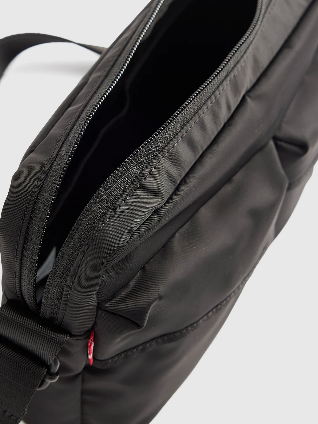 Unisex Black Solid Crossbody Bag - Image 5