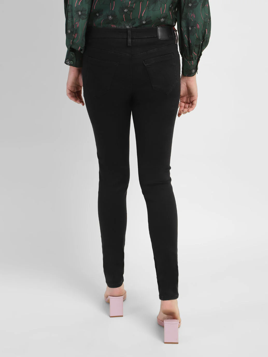 Women's 711 Indigo Skinny Fit Mid Rise Jeans - Image 3