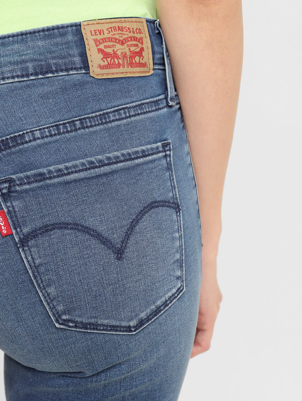 Women's 712 Blue Straight Fit Mid Rise Jeans - Image 6