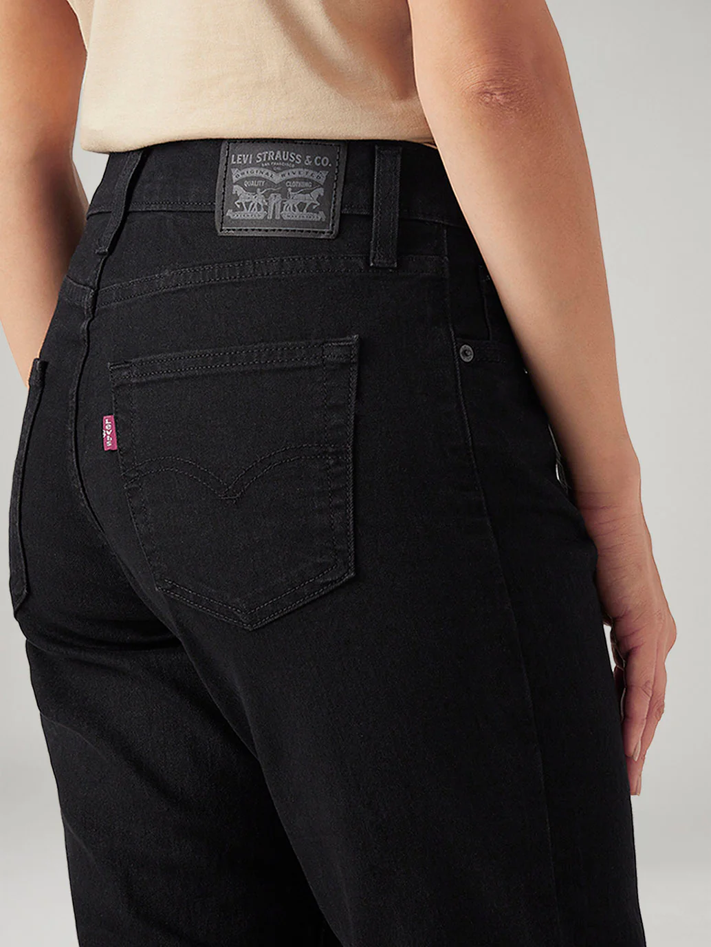Women's 724 Black Slim Straight Fit High Rise Jeans - Image 6