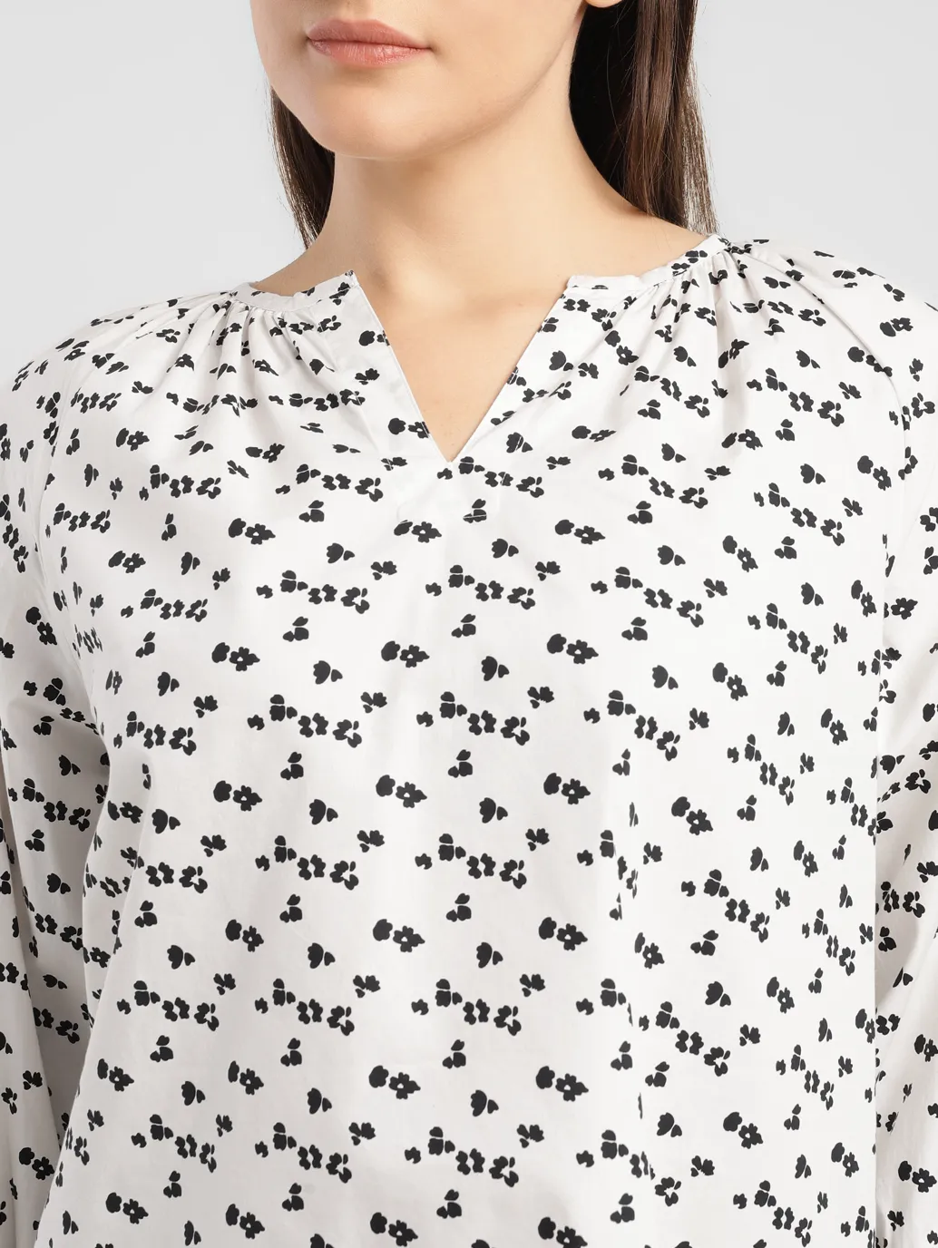 Women's Floral White Round Neck Top - Image 5