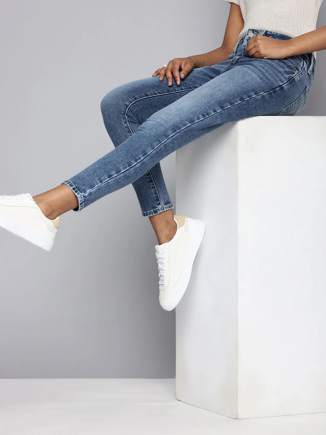Women's 721 Blue Skinny Fit High Rise Jeans - Image 3