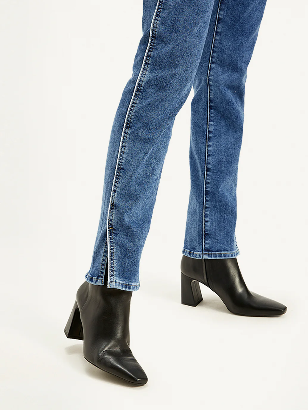 Women's 724 Blue Slim Straight Fit High Rise Jeans - Image 5